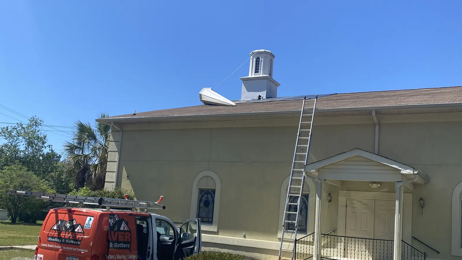 Beaver Roofing service van and ladder set up at a commercial building roofing job in the South Carolina Midlands